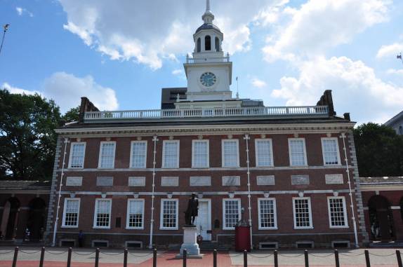 O prédio do Independence Hall, retratado na nota de 100 dólares, em Philadelphia, na Pennsylvania, nos Estados Unidos